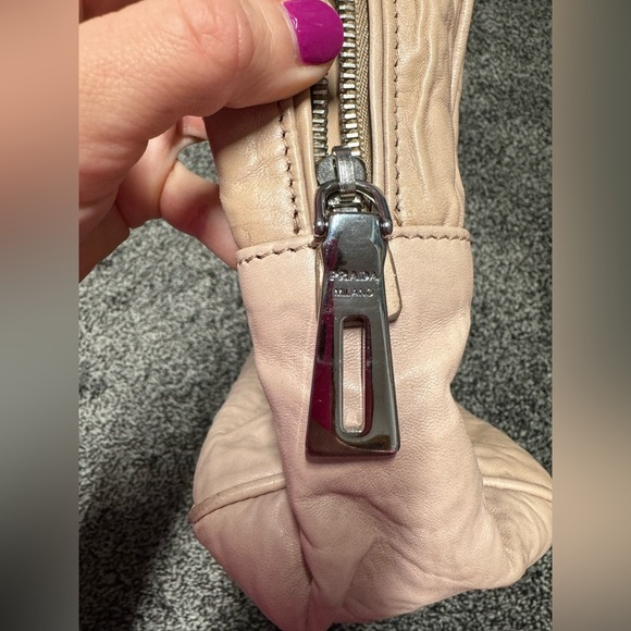 🚨SALE🚨 Prada leather handbag - Picture 11 of 17